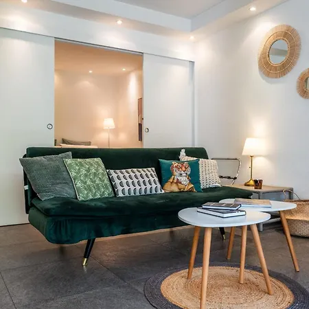 1-br Garden-level Inside Upscale District *
